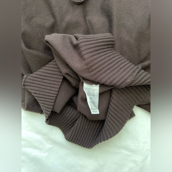 Cyrus Brown Crew Neck Sweater Soft Knitted - Picture 4 of 4